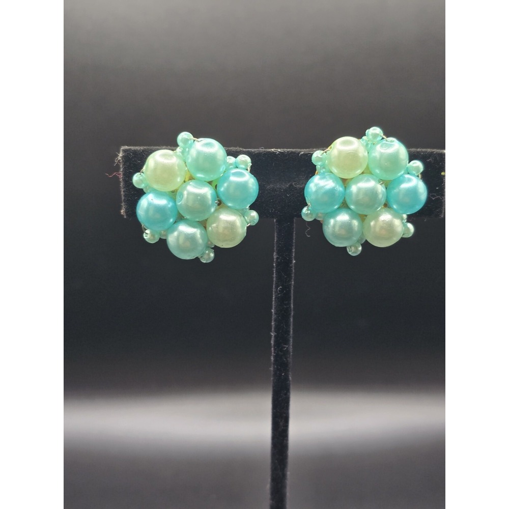 vintage 1960s clip on‎ earrings